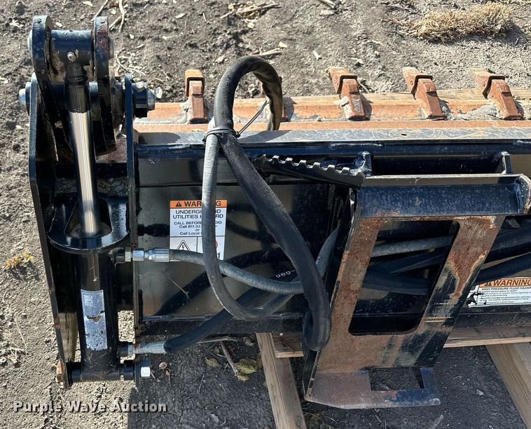 image for item OK9218 Kubota  skid steer four-in-one bucket