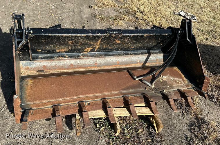 image for item OK9219 Kubota  skid steer four-in-one bucket