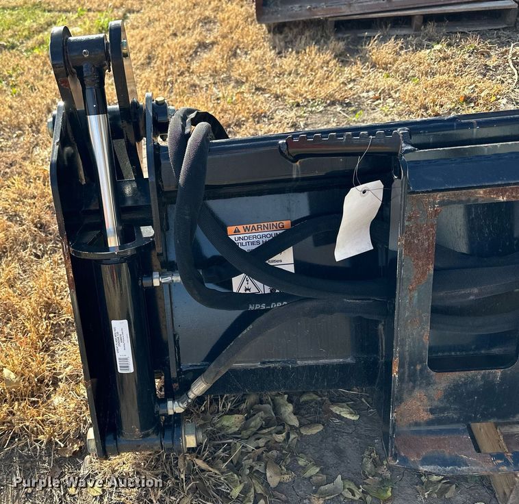 image for item OK9219 Kubota  skid steer four-in-one bucket