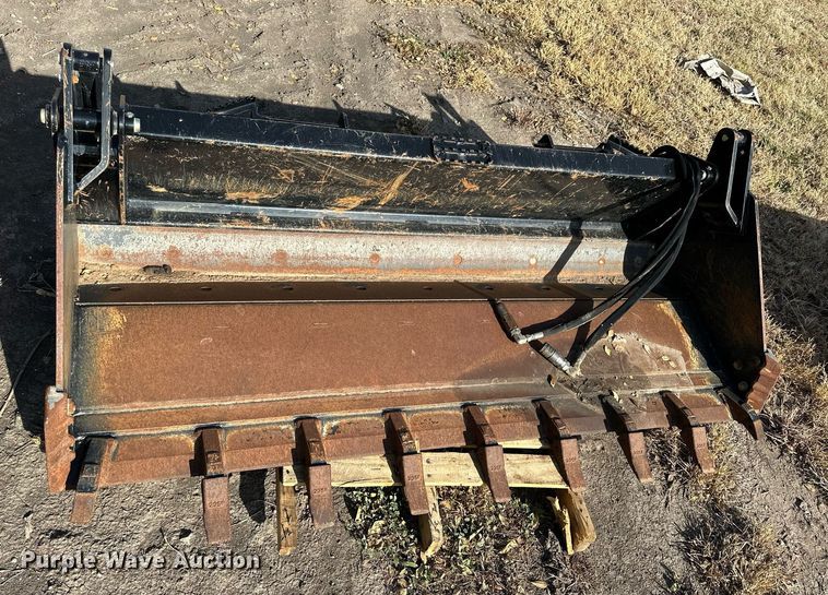 image for item OK9219 Kubota  skid steer four-in-one bucket