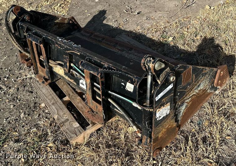 image for item OK9220 Kubota  skid steer four-in-one bucket