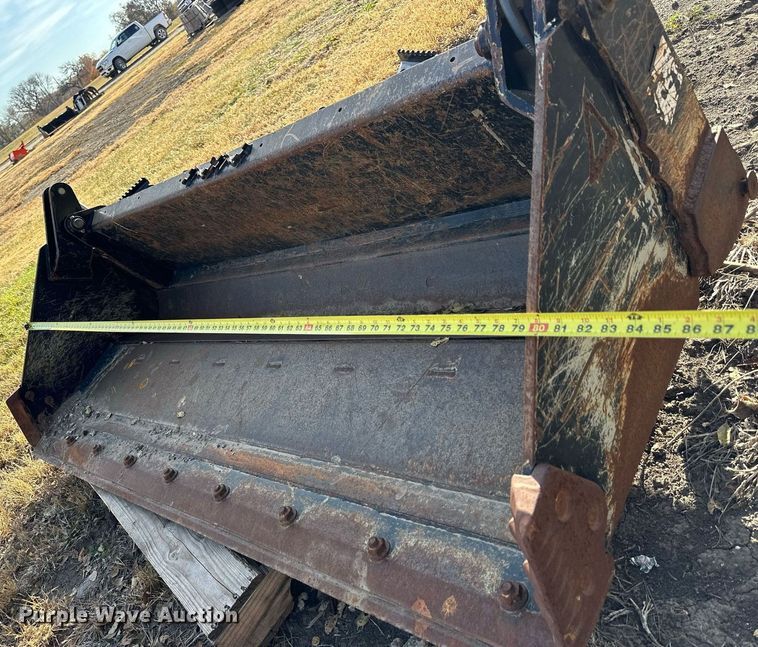 image for item OK9220 Kubota  skid steer four-in-one bucket