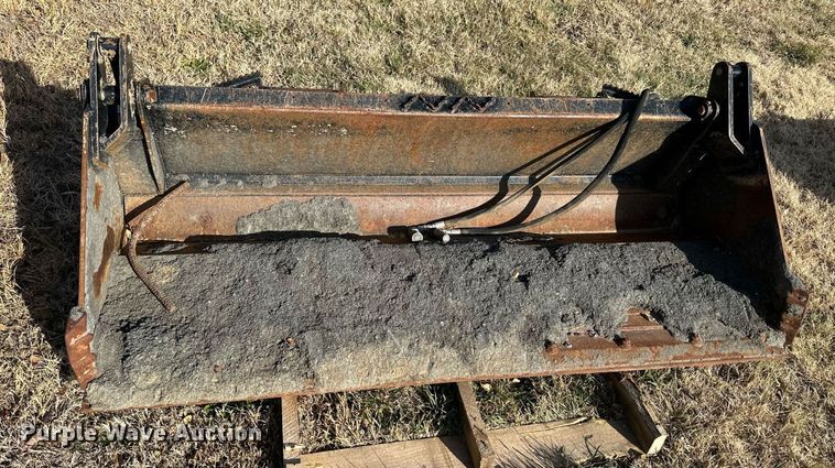 image for item OK9221 Kubota  skid steer four-in-one bucket