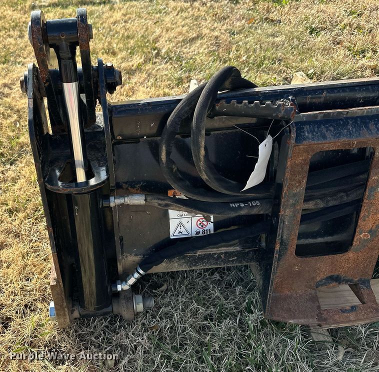 image for item OK9221 Kubota  skid steer four-in-one bucket