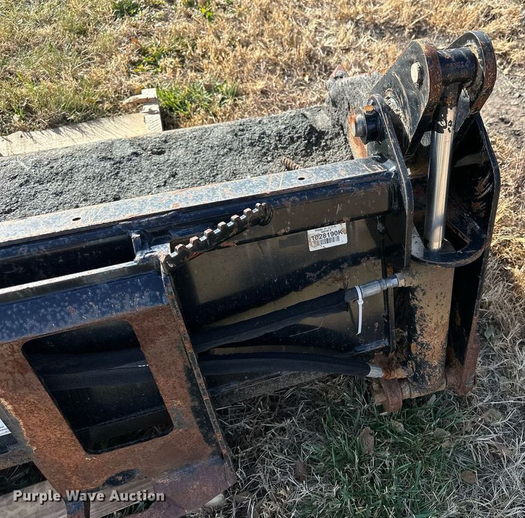 image for item OK9221 Kubota  skid steer four-in-one bucket