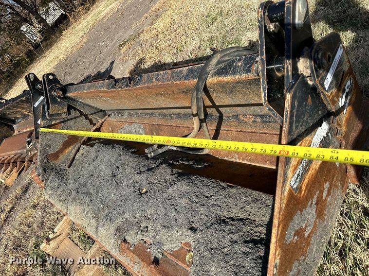 image for item OK9221 Kubota  skid steer four-in-one bucket