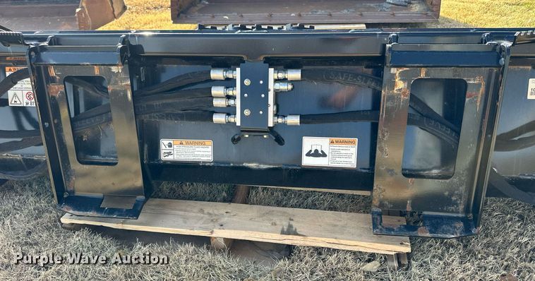 image for item OK9222 Kubota CB2580  skid steer four-in-one bucket