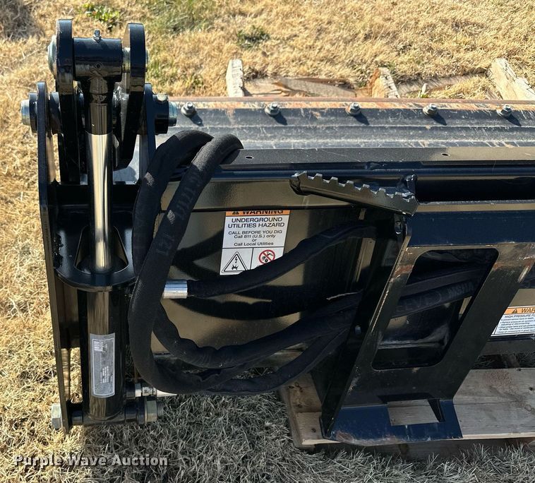 image for item OK9222 Kubota CB2580  skid steer four-in-one bucket