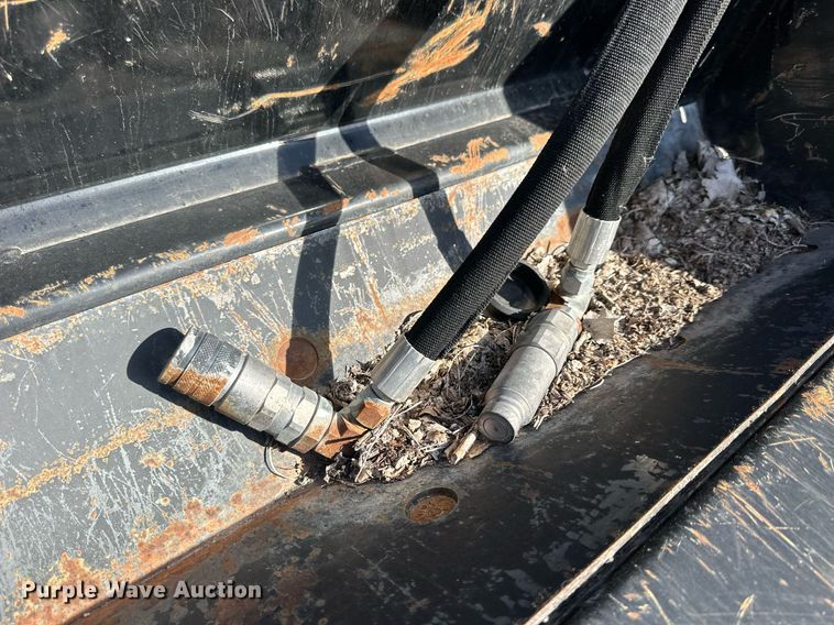 image for item OK9222 Kubota CB2580  skid steer four-in-one bucket