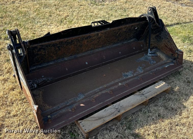 image for item OK9223 Kubota CB2580  skid steer four-in-one bucket