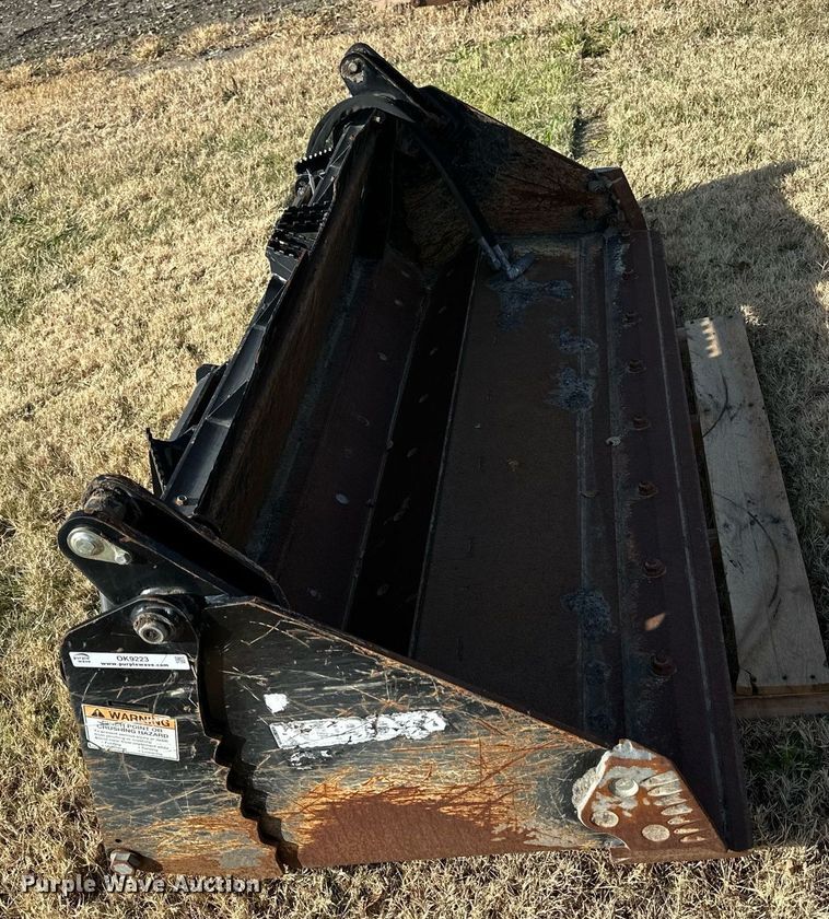 image for item OK9223 Kubota CB2580  skid steer four-in-one bucket