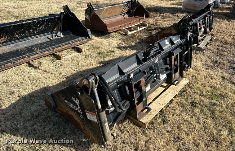 image for item OK9223 Kubota CB2580  skid steer four-in-one bucket