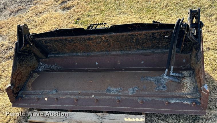 image for item OK9223 Kubota CB2580  skid steer four-in-one bucket