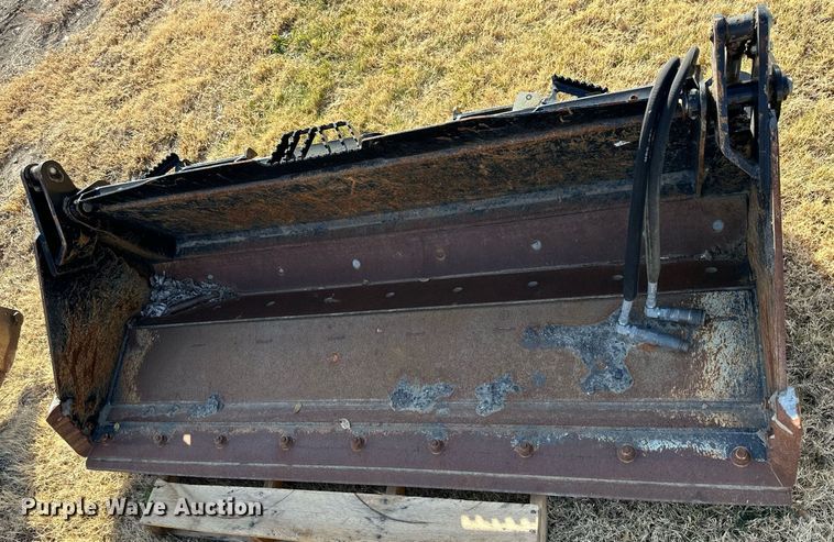 image for item OK9223 Kubota CB2580  skid steer four-in-one bucket