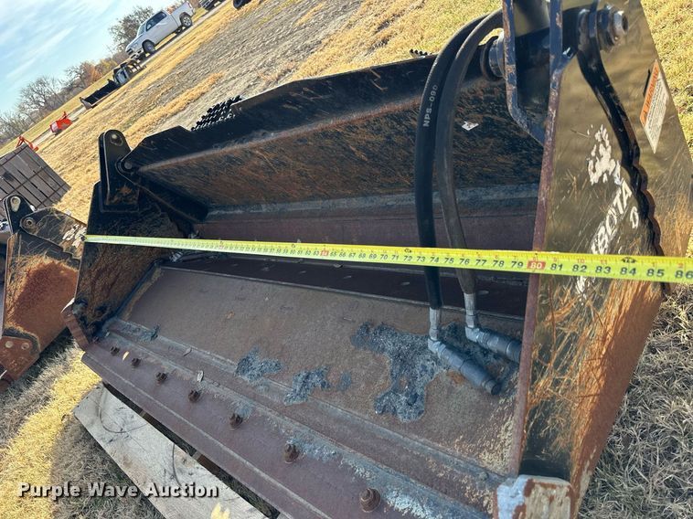 image for item OK9223 Kubota CB2580  skid steer four-in-one bucket