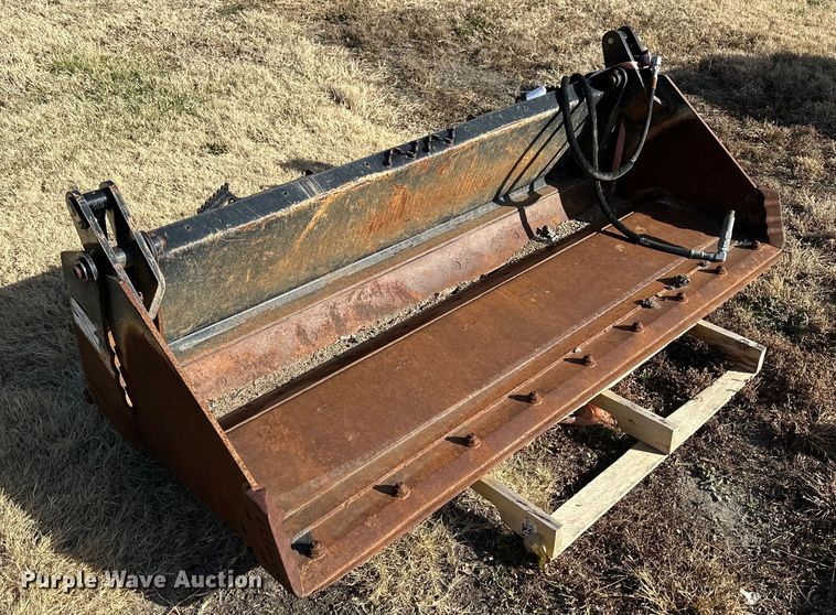 image for item OK9224 Kubota  skid steer four-in-one bucket