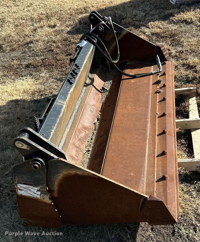 image for item OK9224 Kubota  skid steer four-in-one bucket