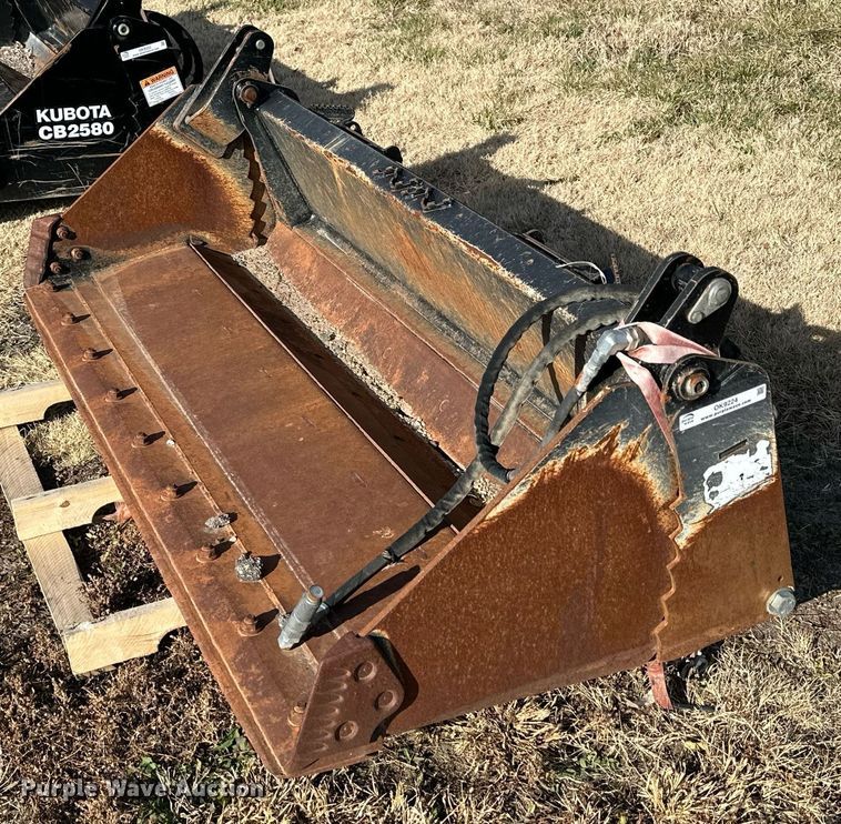image for item OK9224 Kubota  skid steer four-in-one bucket