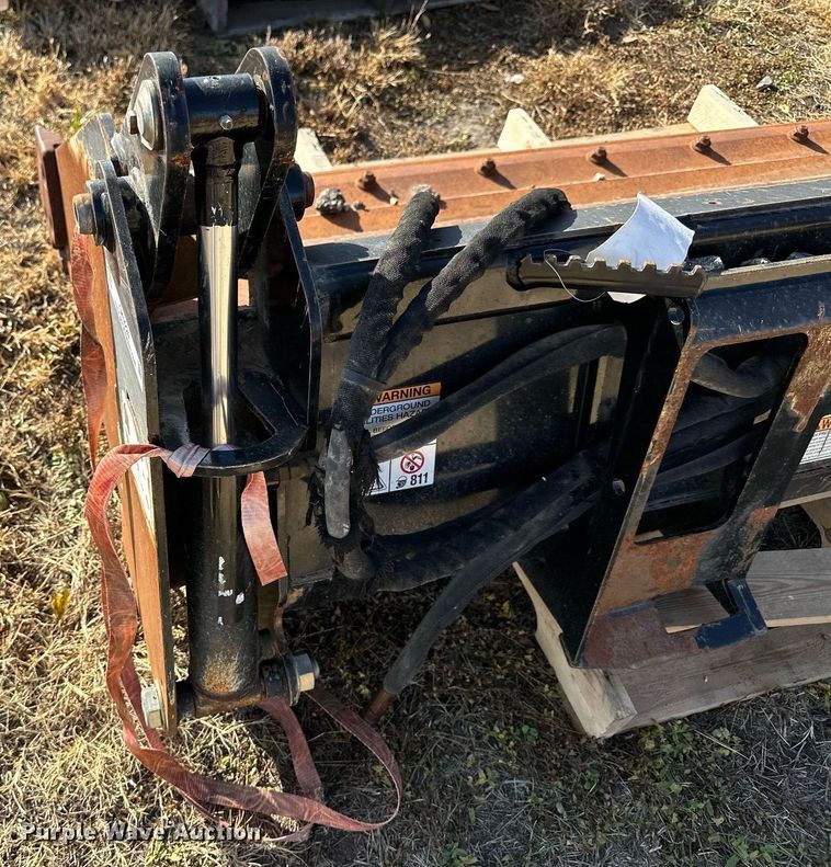 image for item OK9224 Kubota  skid steer four-in-one bucket