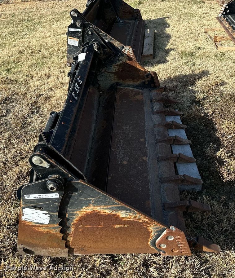 image for item OK9225 Kubota CB2580  skid steer four-in-one bucket