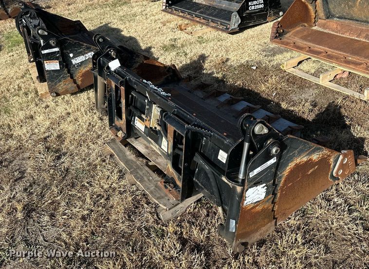 image for item OK9225 Kubota CB2580  skid steer four-in-one bucket