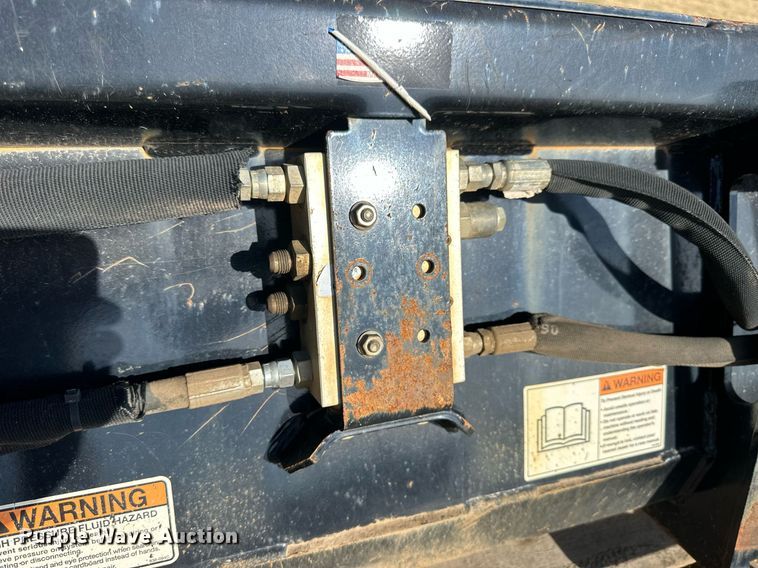 image for item OK9225 Kubota CB2580  skid steer four-in-one bucket