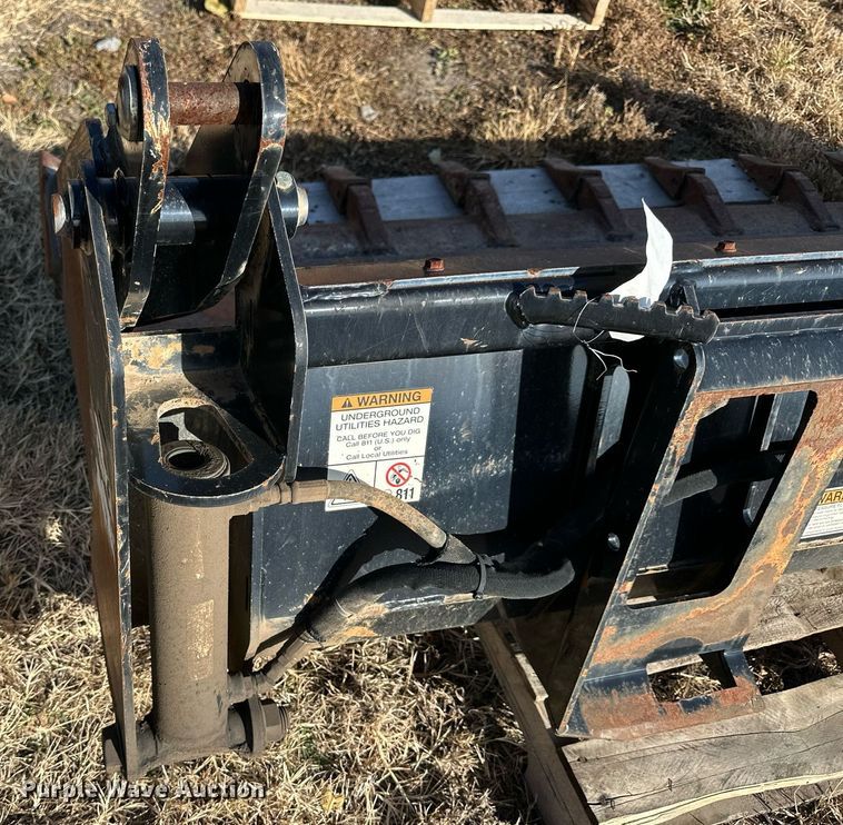 image for item OK9225 Kubota CB2580  skid steer four-in-one bucket