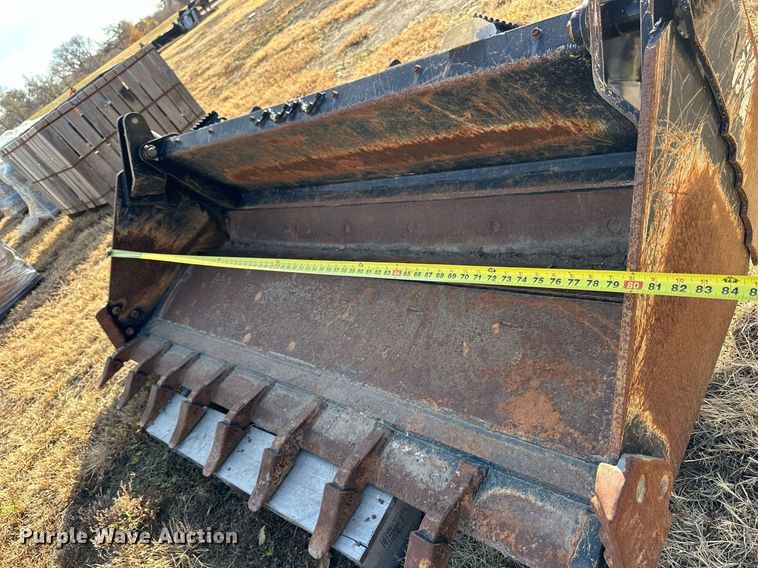 image for item OK9225 Kubota CB2580  skid steer four-in-one bucket