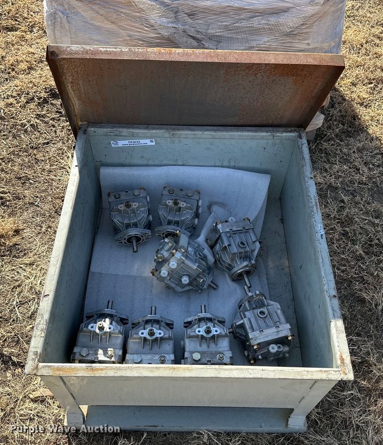 image for item OK9233 (8) White hydraulic pumps