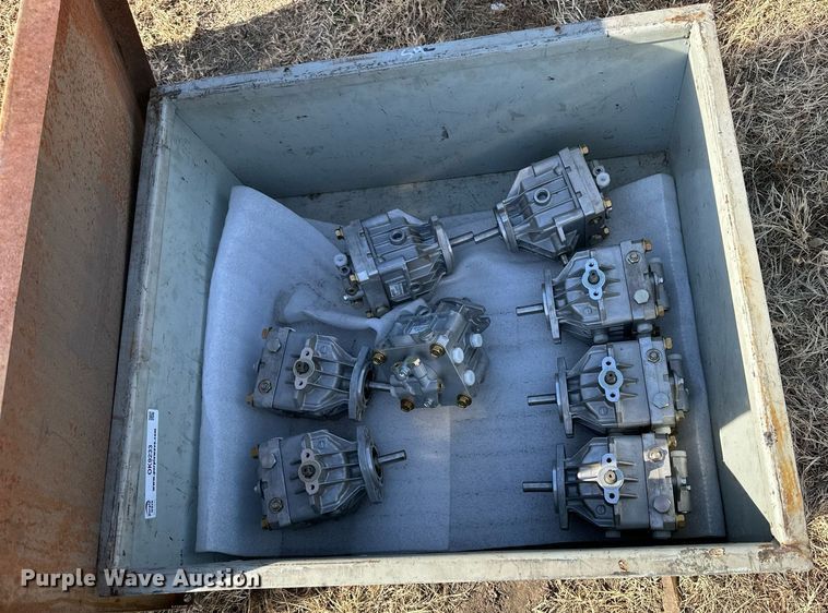 image for item OK9233 (8) White hydraulic pumps