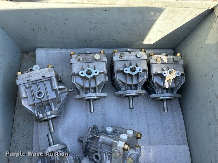 image for item OK9233 (8) White hydraulic pumps