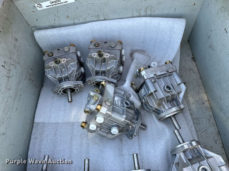 image for item OK9233 (8) White hydraulic pumps