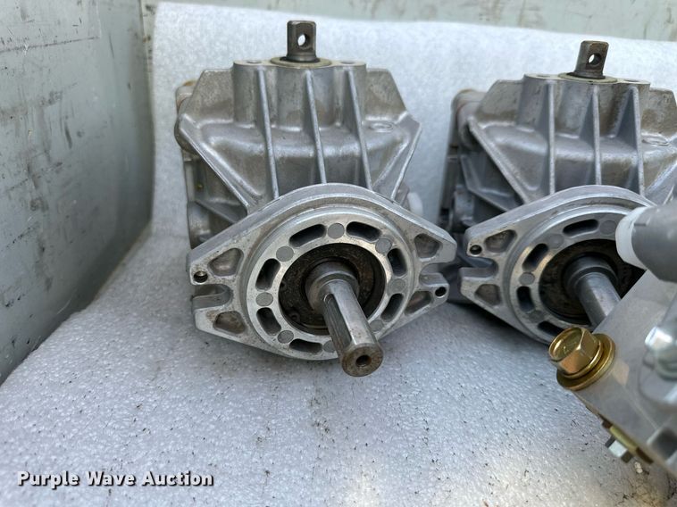 image for item OK9233 (8) White hydraulic pumps