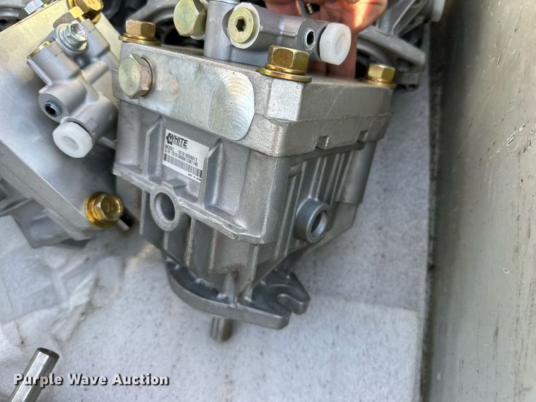 image for item OK9233 (8) White hydraulic pumps