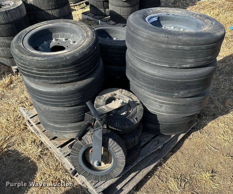 image for item OK9237 (15) tires and wheels