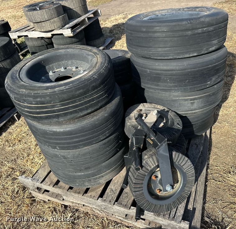 image for item OK9237 (15) tires and wheels