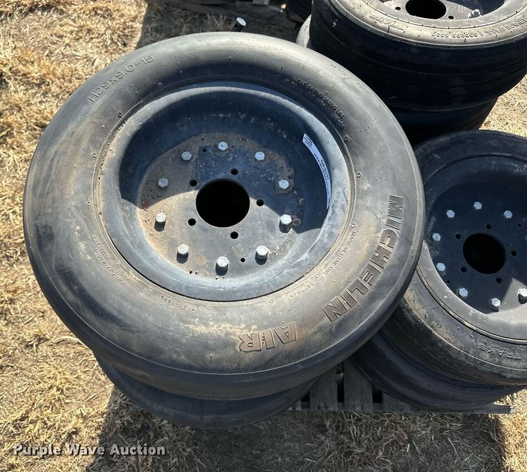 image for item OK9237 (15) tires and wheels