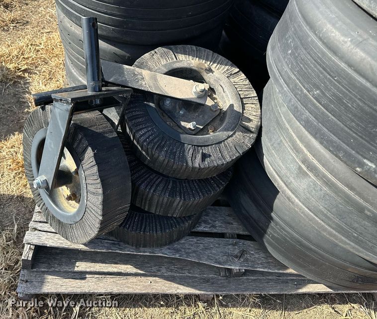 image for item OK9237 (15) tires and wheels