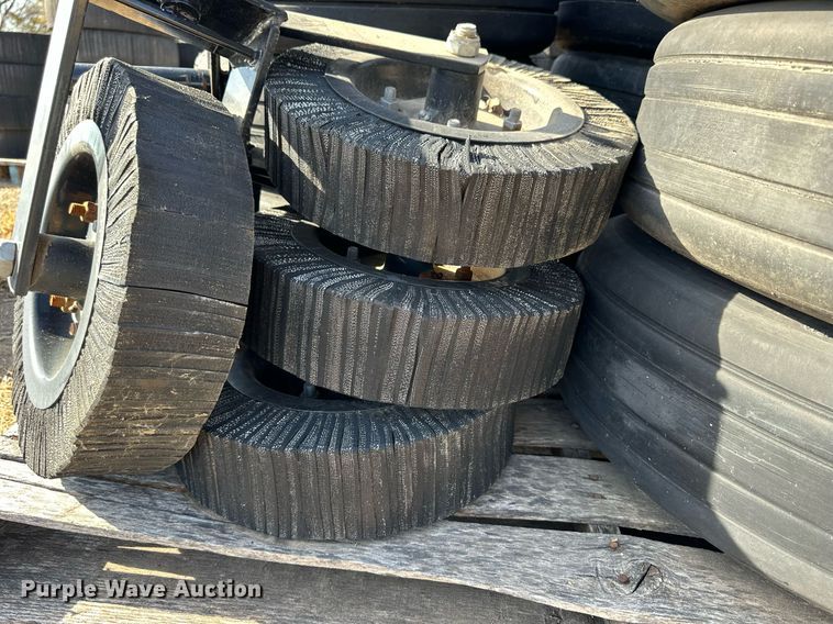 image for item OK9237 (15) tires and wheels