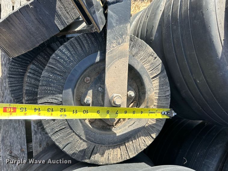 image for item OK9237 (15) tires and wheels