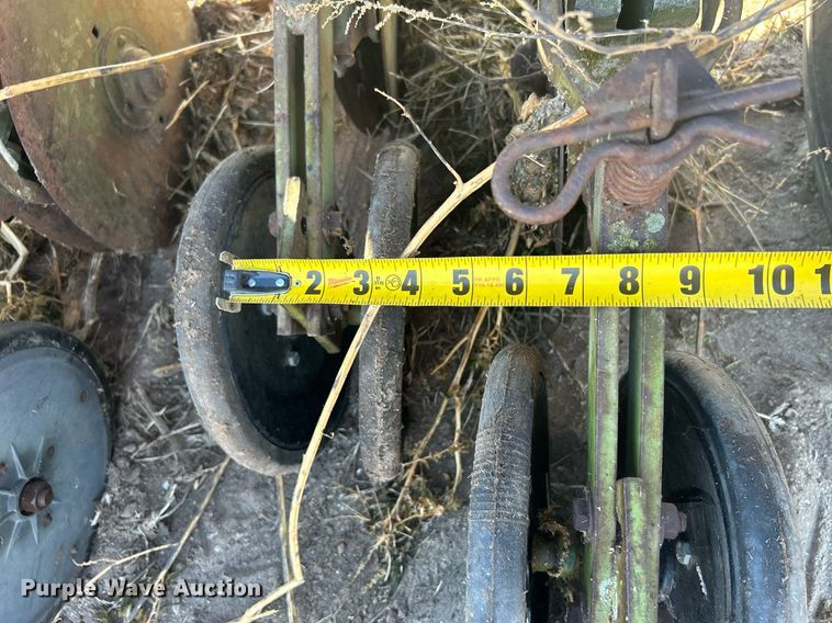 image for item OM9190 Tye 304-4520  grain drill