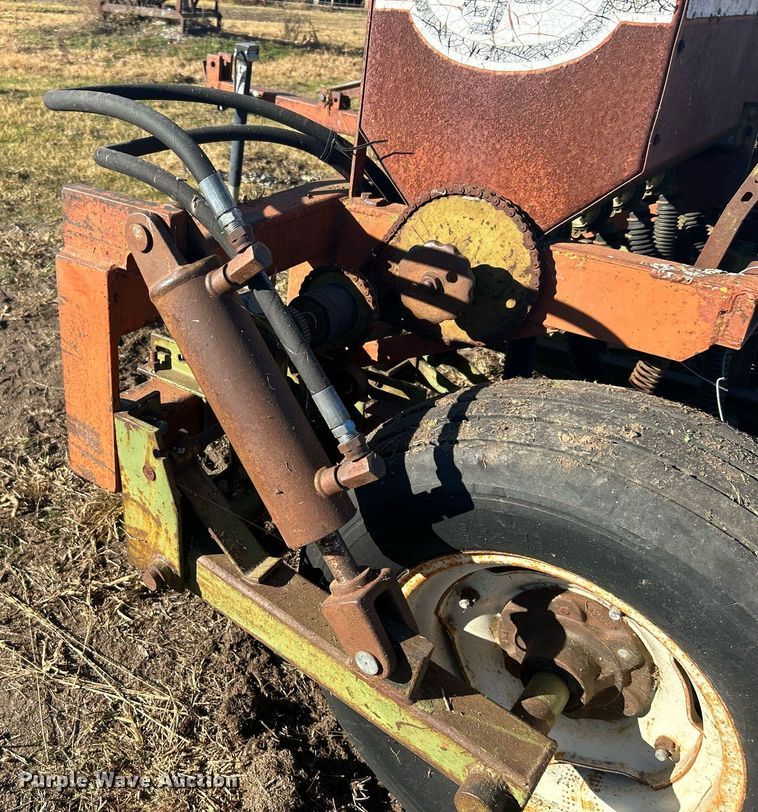 image for item OM9190 Tye 304-4520  grain drill