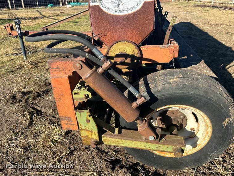 image for item OM9190 Tye 304-4520  grain drill