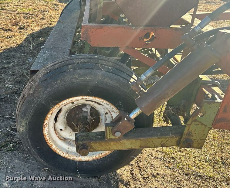 image for item OM9190 Tye 304-4520  grain drill