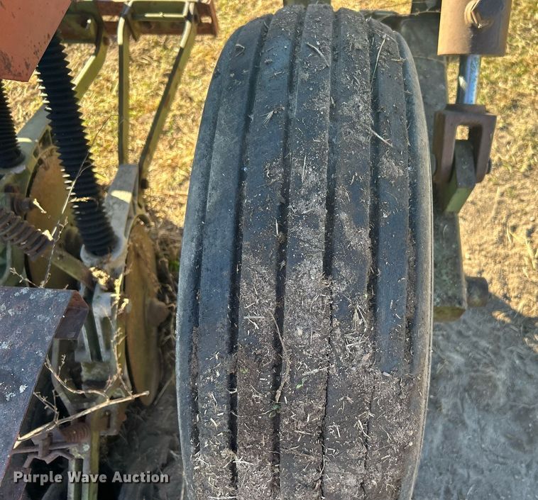 image for item OM9190 Tye 304-4520  grain drill