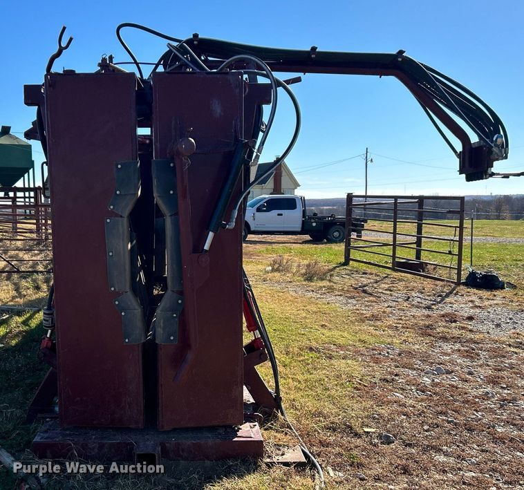 image for item OM9193 Big Red  squeeze chute