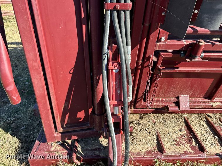 image for item OM9193 Big Red  squeeze chute