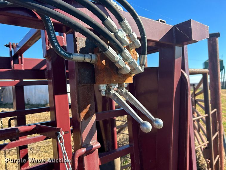 image for item OM9193 Big Red  squeeze chute