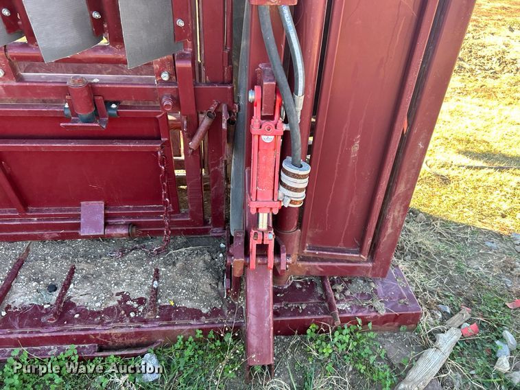 image for item OM9193 Big Red  squeeze chute
