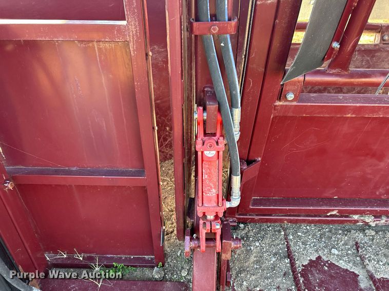 image for item OM9193 Big Red  squeeze chute